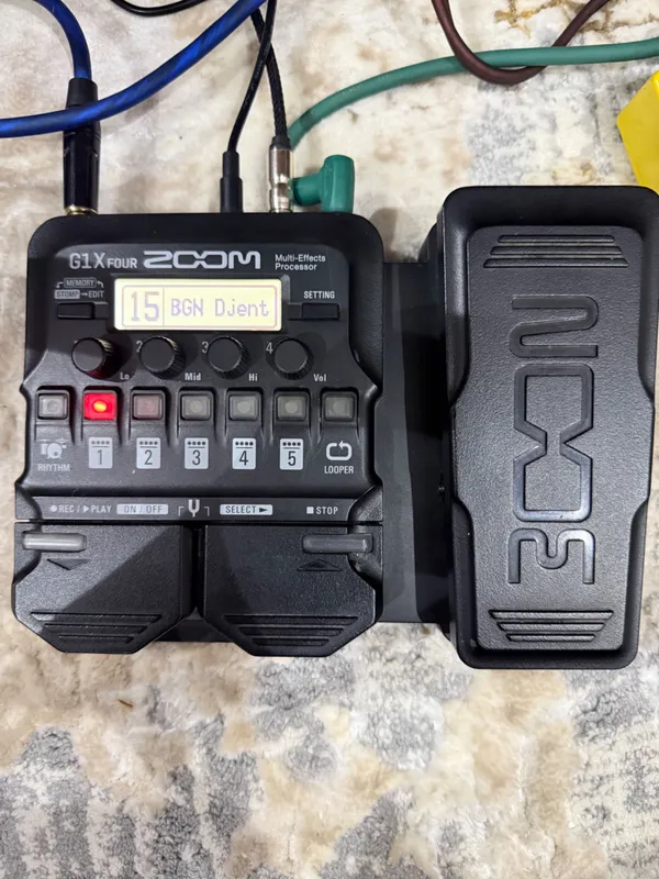 Продаю гитарный процессор Zoom G1X four 1 Продаю гитарный процессор Zoom G1X four 1