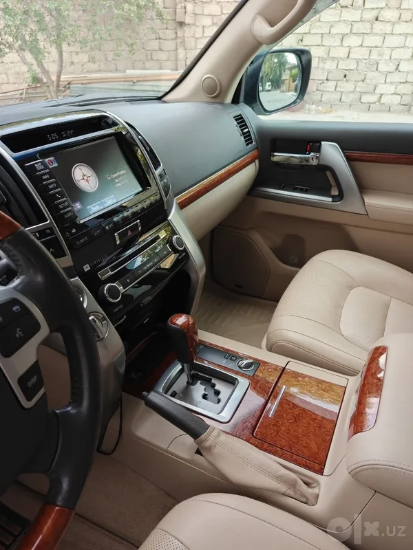 Toyota Land Cruiser 200 sotiladi 8 Toyota Land Cruiser 200 sotiladi 8