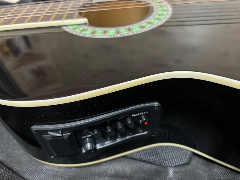 Harley Benton 6 torli elektroakustik gitara 3