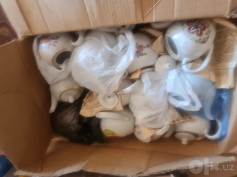 Посуда: 100 мисок и пиал, 40 чайников 7 Посуда: 100 мисок и пиал, 40 чайников 7