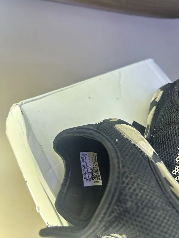 Кроссовки adidas — фото 1