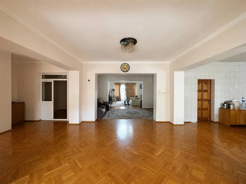 Bino sotiladi, 366 m², 8,4 sotix, «Salom» choyxonasi 4 Bino sotiladi, 366 m², 8,4 sotix, «Salom» choyxonasi 4