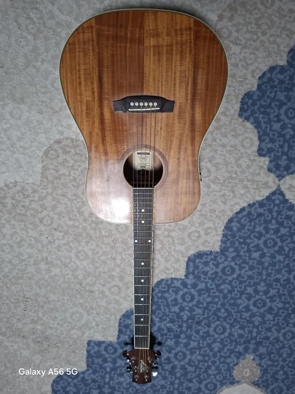 Gitara guitar eng katta razmer.Buxoro