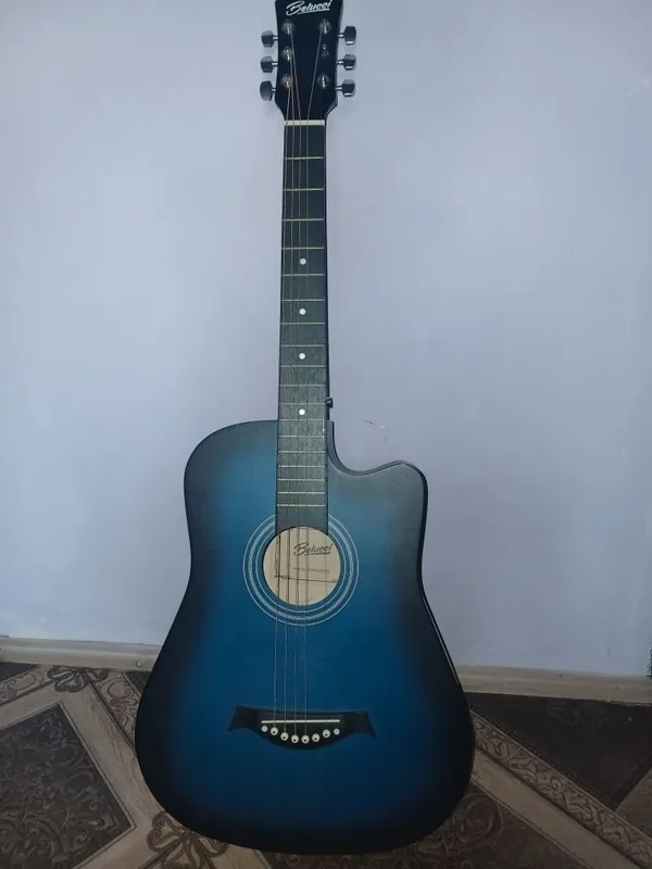 Gitara sotiladi srochno 1 Gitara sotiladi srochno 1