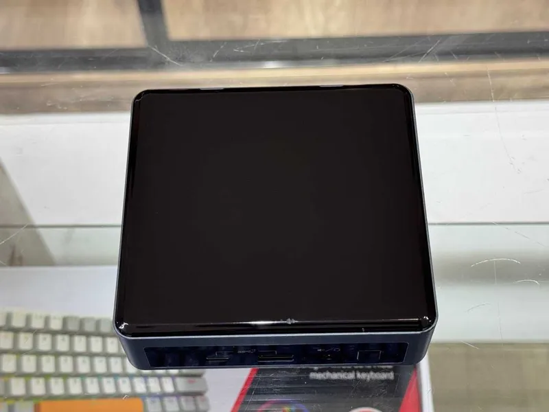 MiNi PC intel NUC10FNK Core i7-10710U ram 16 ssd 256m2 4 MiNi PC intel NUC10FNK Core i7-10710U ram 16 ssd 256m2 4