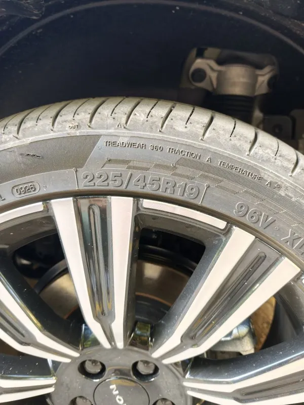 225 45 R19 shina probeg 2000km 4 225 45 R19 shina probeg 2000km 4