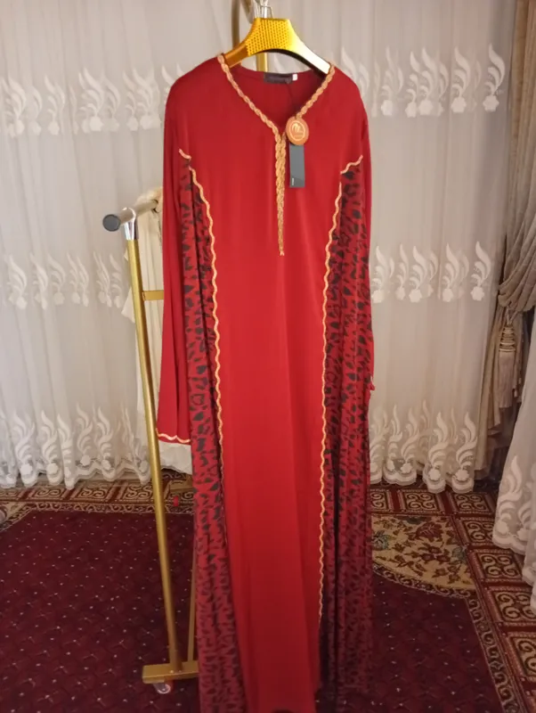 kiyilmagan yangi sifatli  ikki yonida bog'ichi bor