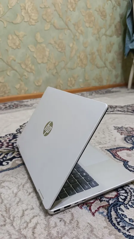 Noutbuk sotiladi yangi HP