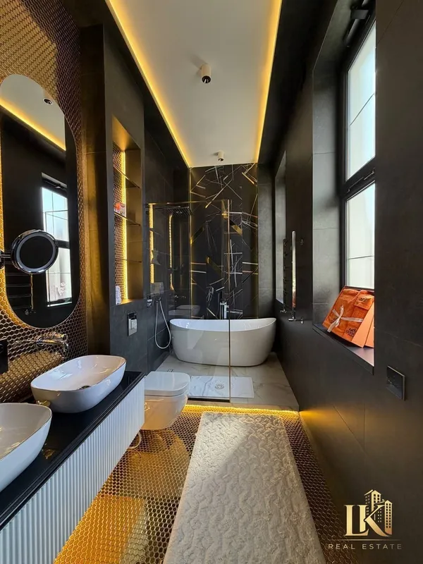 Dizaynerlik ta’miri, ikkita basseyn, sauna, yozgi oshxona va tomdagi terassaga ega hashamatli uy sotiladi 7 Dizaynerlik ta’miri, ikkita basseyn, sauna, yozgi oshxona va tomdagi terassaga ega hashamatli uy sotiladi 7