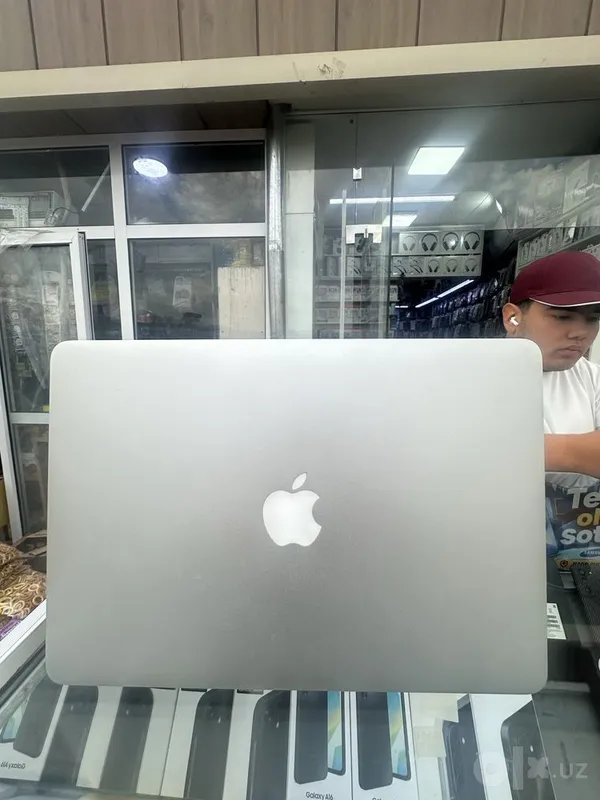 MacBook Air 128 GB 1 MacBook Air 128 GB 1