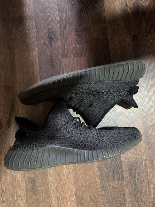 Кроссовки в стиле Yeezy Boost 350 V2 Triple Black. — фото 1