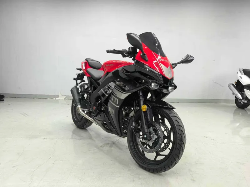 DUGATTI 400cc (Weisenike) Injector 1