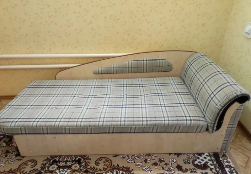 Кровать, полтарашка. Бок прочный, деревянный. Кровать, полтарашка. Бок прочный, деревянный.