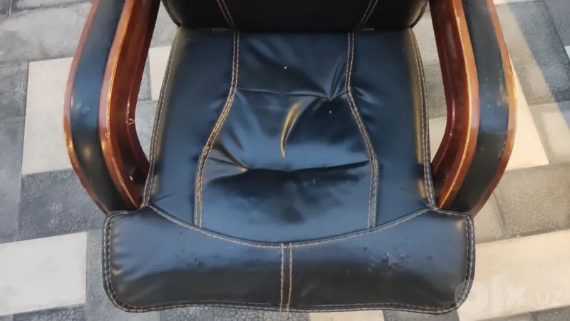 Tiklash kerak bo‘lgan ofis kreslosi 3 Tiklash kerak bo‘lgan ofis kreslosi 3