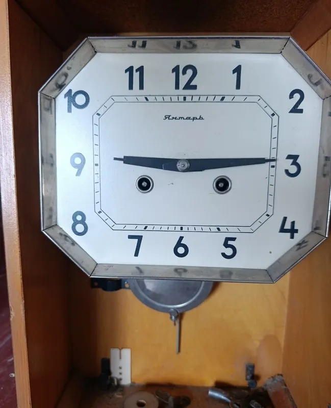 Продам часы янтарь 3 Продам часы янтарь 3