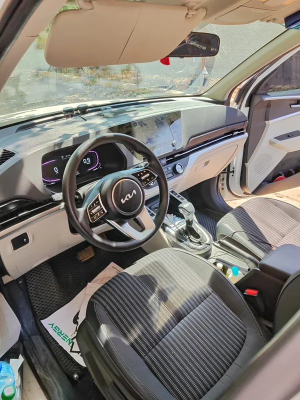 Kia Carens 1 позиция 2025 года 8