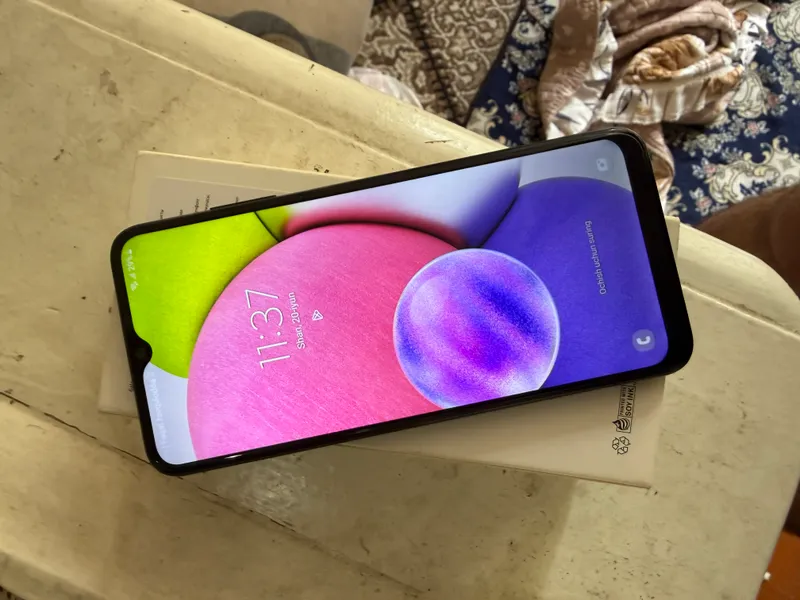 Samsung A03S yaxshi holatda
