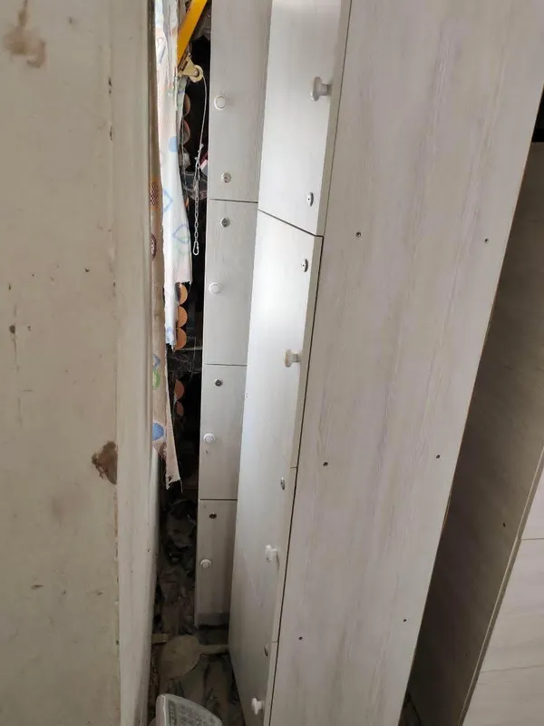 Schkaf arxonga sotiladi faqat 1yil foydalanilgan holati yaxshi — фото 1 Schkaf arxonga sotiladi faqat 1yil foydalanilgan holati yaxshi — фото 1