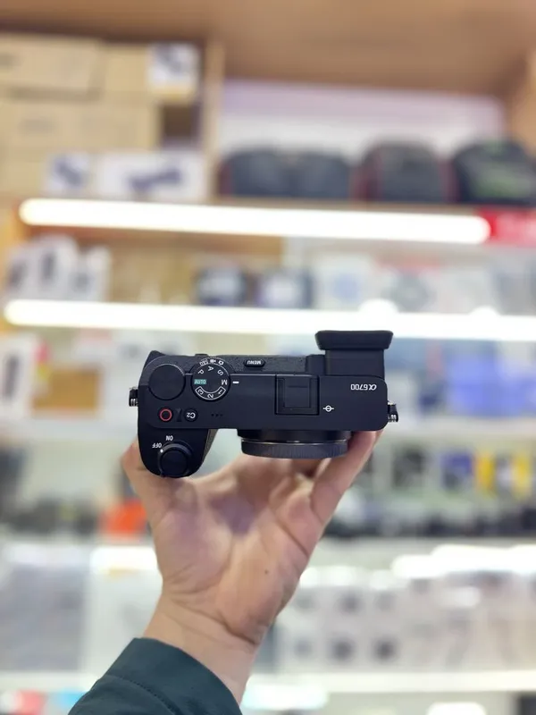 Sony 6700 + sony 18-135 kit 4