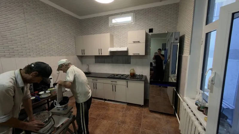 Yangi Oshxona mebel 2.5m kompleky gaz viteshka rakavina 2 Yangi Oshxona mebel 2.5m kompleky gaz viteshka rakavina 2