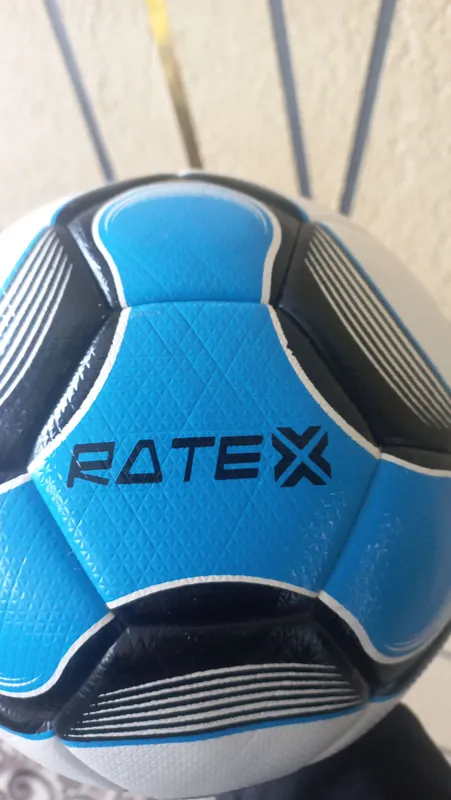 Качественный и оригинальный футбольный мяч Ratex 1 Качественный и оригинальный футбольный мяч Ratex 1