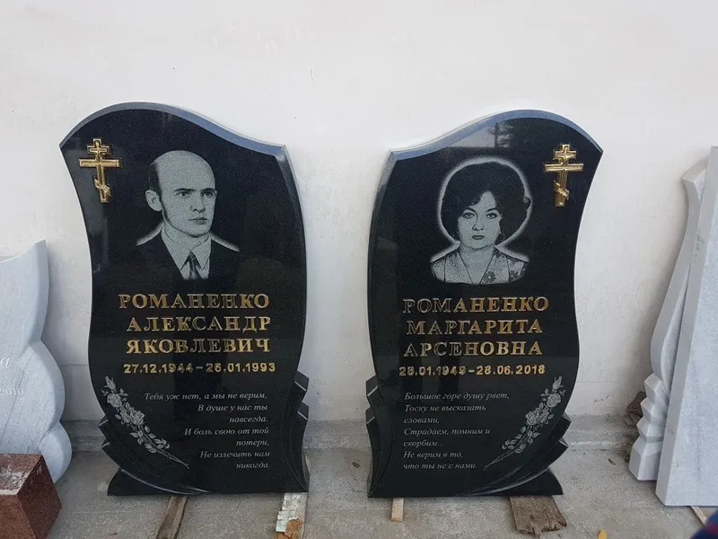 Памятники из черного гранита