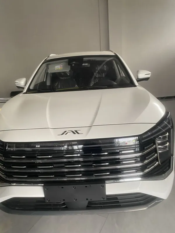 JAC JS8 крассовер
