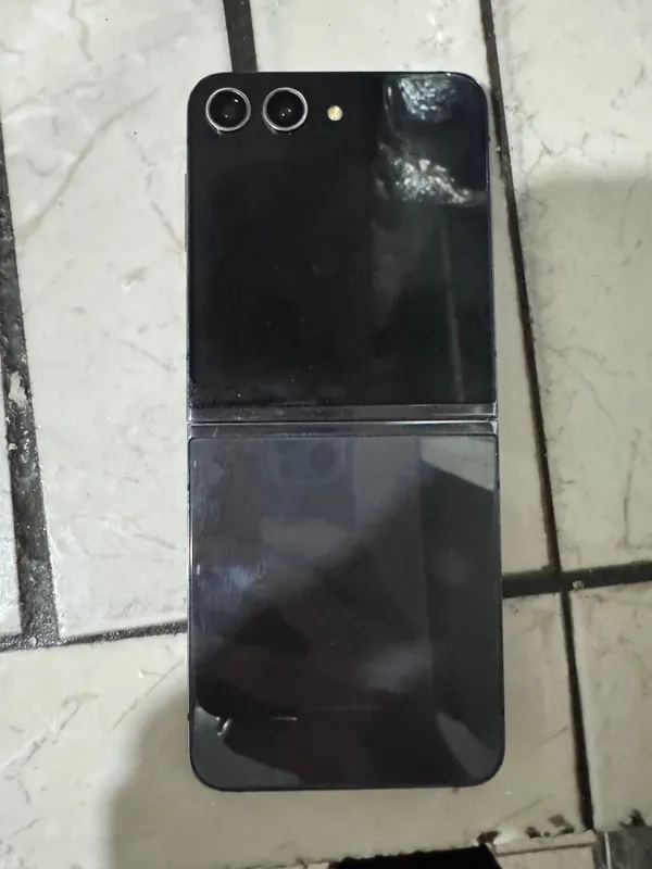 Z flip 5,512GB tel qsela gapladhamiza 2 Z flip 5,512GB tel qsela gapladhamiza 2