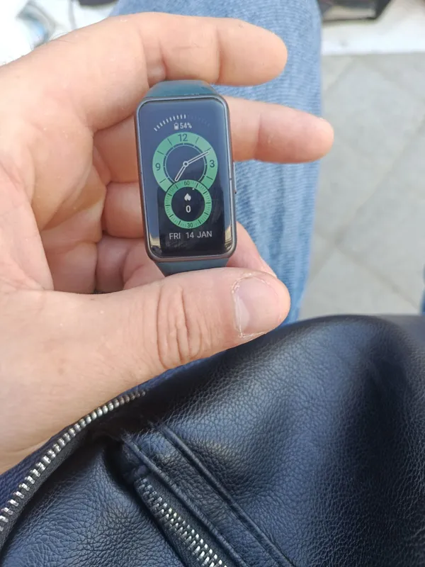 Продам Фитнес-браслет Huawei Band 6