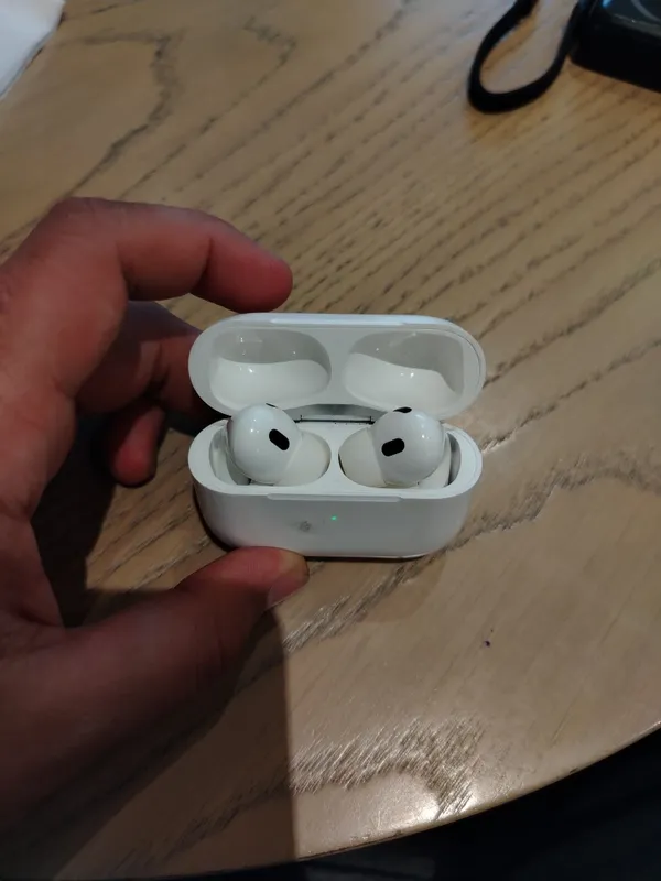 AirPods pro zaryadi bemalol 4 5 soatga yetadi