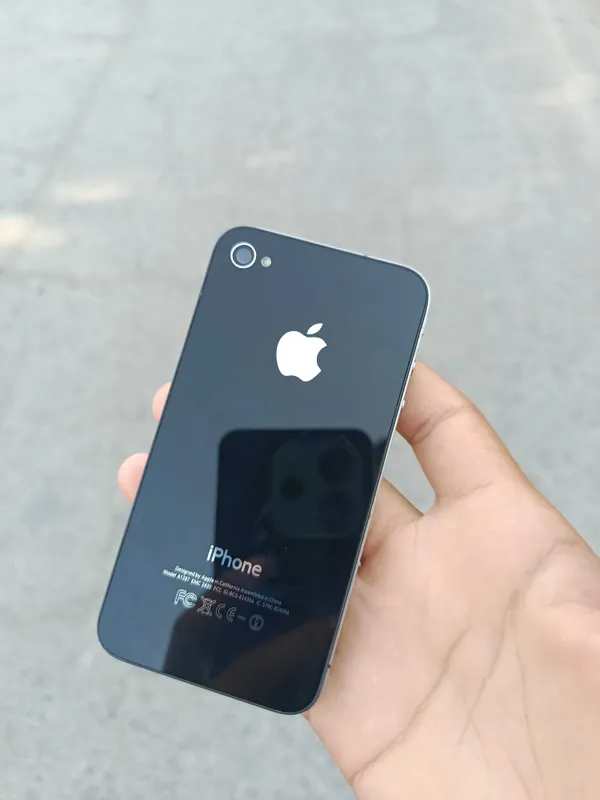 Айфон 4s в хорошем состоянии, работает