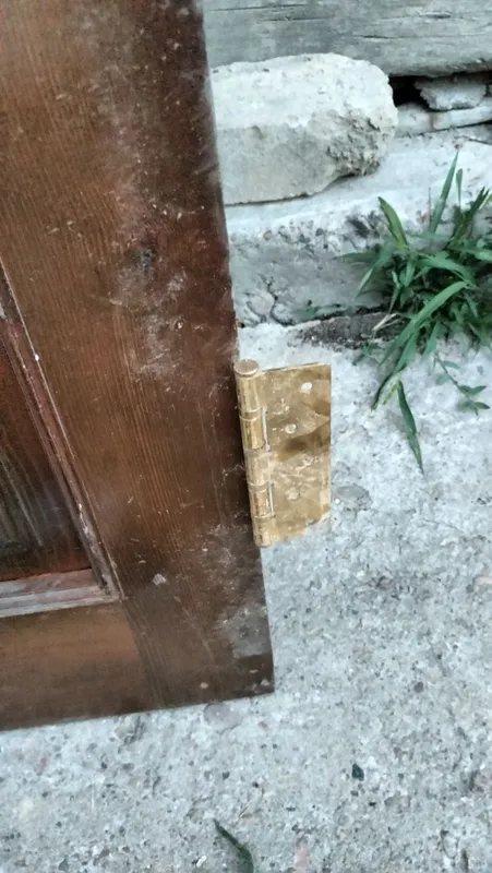 Eshik sotiladi uyga 4 Eshik sotiladi uyga 4