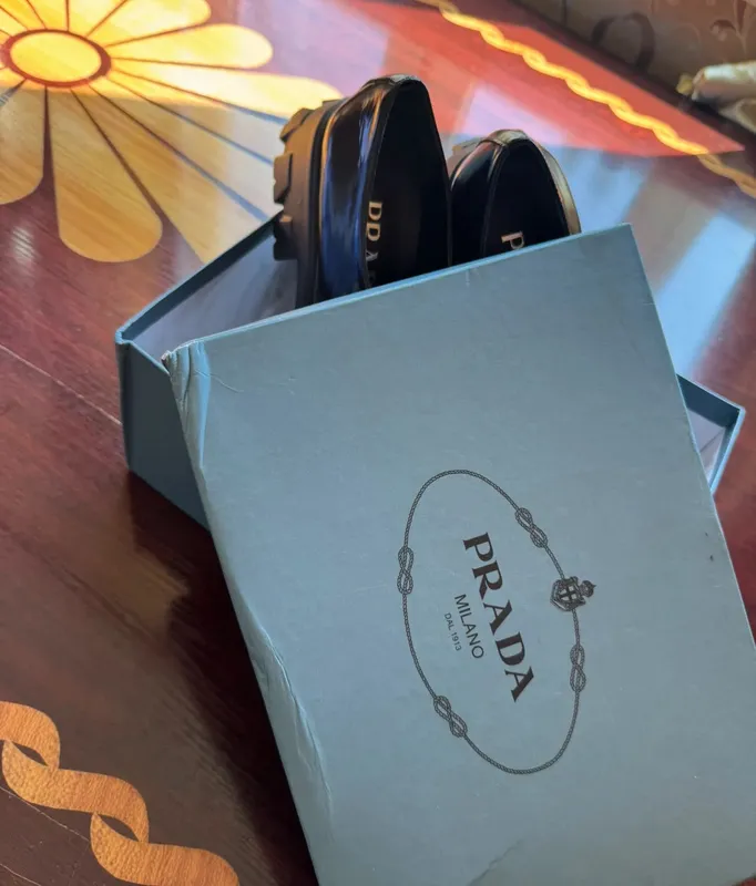 PRADA туфли продаются по скидке!