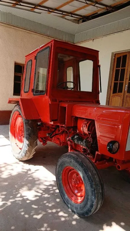 Traktor T25. Qizil rangli, ideal holatda 8