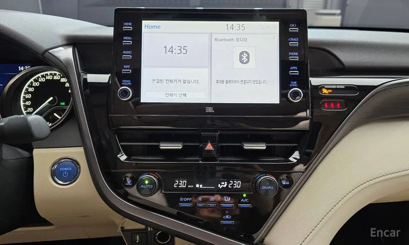 Toyota Camry 2.5 XLE Hybrid 9