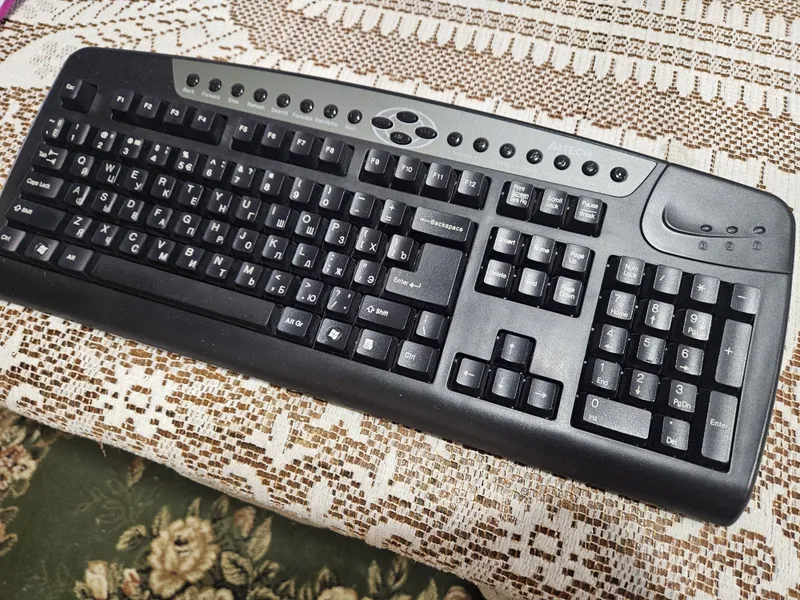 Монитор LG-22MP55 6