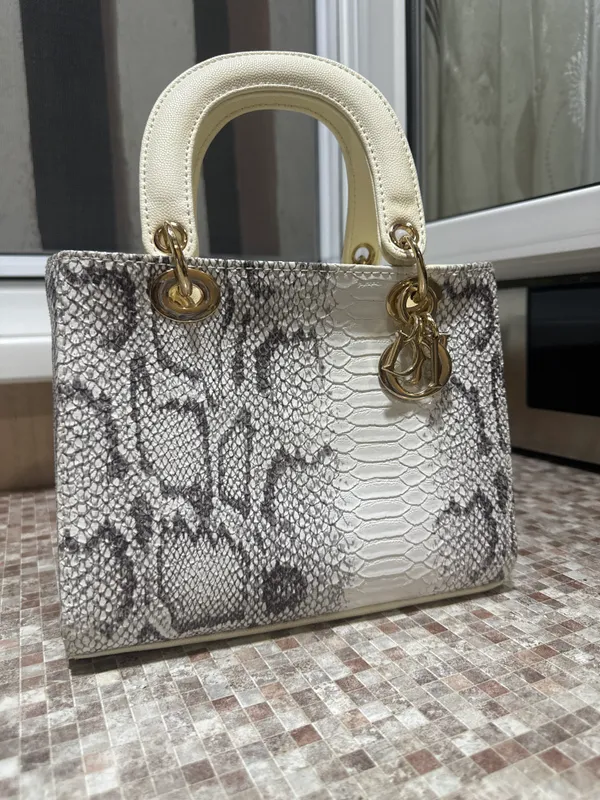 Dior sumka B/y turgan ishlatilmagan haqiqiy koja