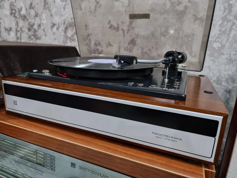 Виниловый проигрыватель высшего класса Radiotehnika 001 1 Виниловый проигрыватель высшего класса Radiotehnika 001 1