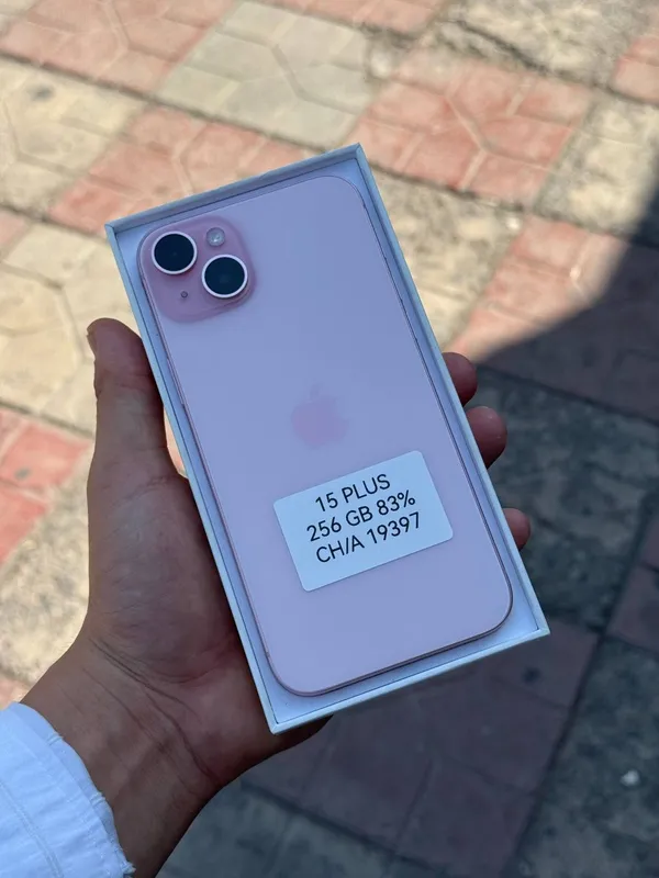 IPhone 15 Plus. . 2