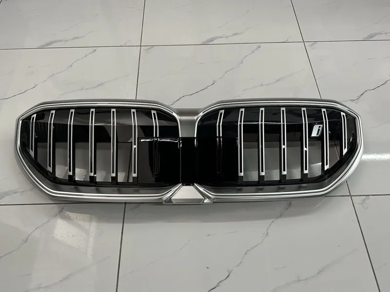 BMW i5 oblisovka orginal