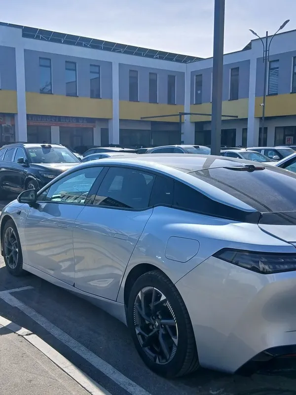 Electro car Aiways U5 — фото 1