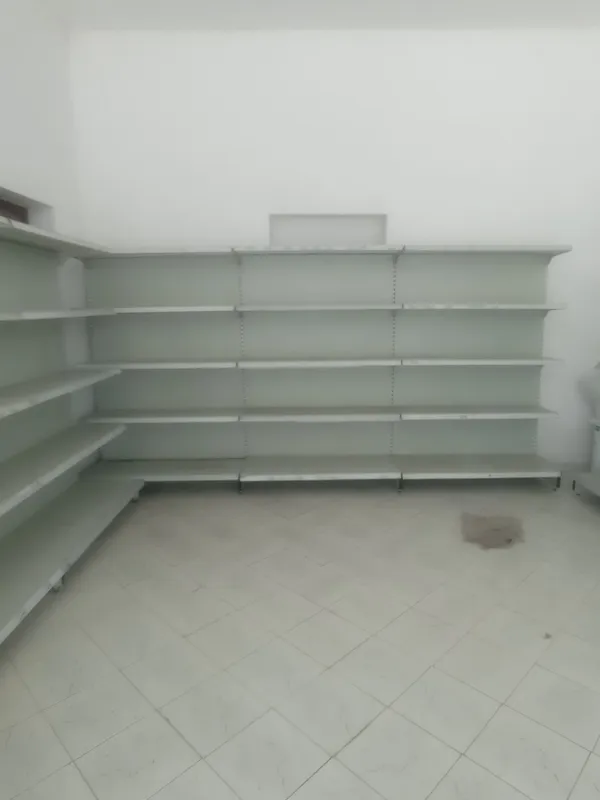 Do'kon uchun stilaj jami 12 ta bittasi 750 mingsum 4