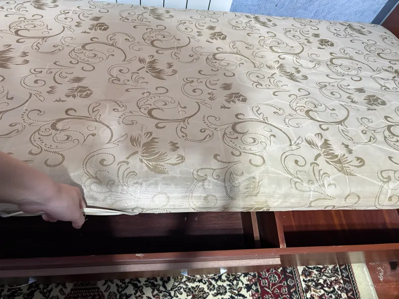 Кровать