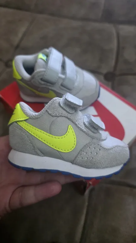 Nike оригинал кроссовки размер 17 с Германии 150000сум — фото 1 Nike оригинал кроссовки размер 17 с Германии 150000сум — фото 1