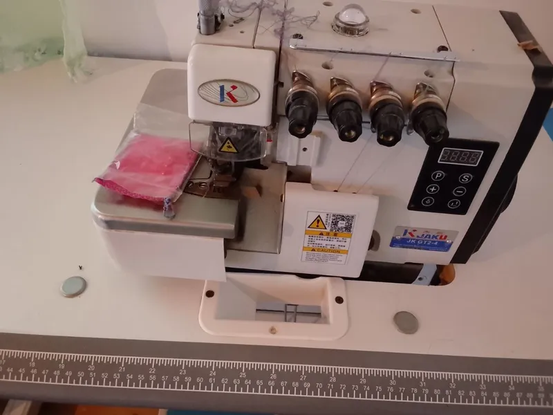 JJAKU JK GT2-4 sanoat 4 ipli overlok.Yangi xali 3 JJAKU JK GT2-4 sanoat 4 ipli overlok.Yangi xali 3