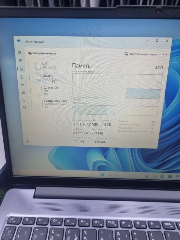 Lenovo noutbuk Celeron 8GB RAM 128GB SSD deyarli yangi karobka hujjat — фото 4