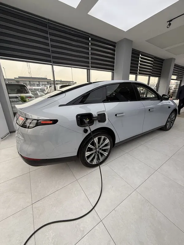 Leapmotor C01 316km Hybrid Premium — фото 2