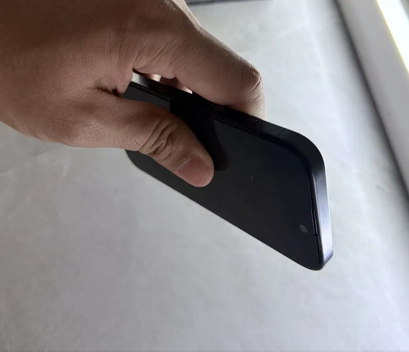 Apple Iphone 15 Pro BLACK 128 GB ideal 8