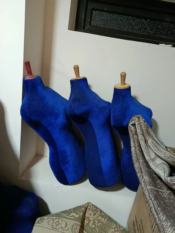 Maniken sotiladi Maniken sotiladi