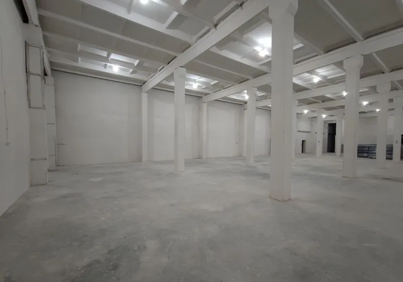 Katta logistika yoki distribyutorlar un. 2000 m² ombor qulay joylashuv